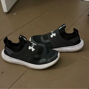 Womens sz. 9.5 under armour shoes